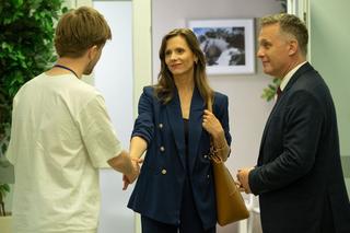 M jak miłość odc. 1679. Ewa Kalinowska (Anna Kerth), Łukasz (Jakub Józefowicz), Artur Rogowski (Robert Moskwa)