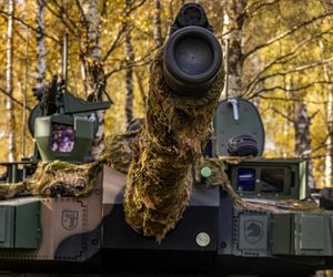 Załogi czołgów K2 ćwiczą natarcie i obronę. Czarne Pantery nie próżnują na poligonie