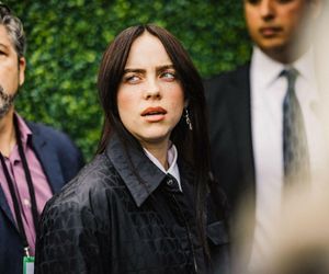 Billie Eilish zaskoczyła pasażerów komunikacji miejskiej w Krakowie! To wideo podbija sieć