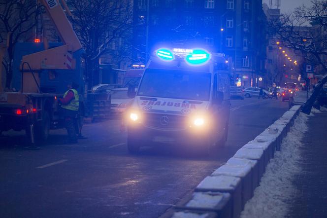 Dwie młode kobiety ciężko ranne! Makabryczny wypadek BMW pod Ostrowem Wielkopolskim
