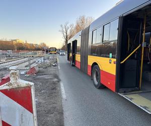 Koszmarny wypadek w Warszawie. Autobus miejski potrącił 12-latkę. Dziewczynka trafiła do szpitala