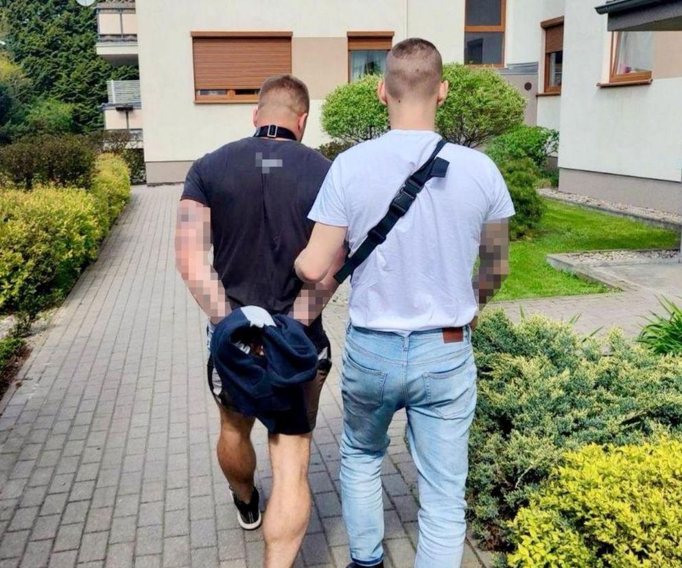 Ponad kilogram narkotyków w mieszkaniu w centrum Bydgoszczy. Policjantów wpuściła partnerka 23-latka