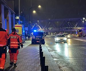 Spadł z drabiny i zginął. Tragiczny wypadek w pubie w Warszawie. Nie żyje 46-letni mężczyzna