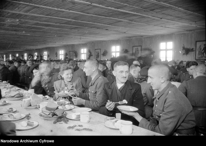 QUIZ PRL. Jajko kontra mazurek. Sprawdź, jak dobrze znasz wielkanocne menu z PRL-u?