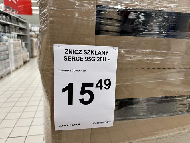 Ile kosztują znicze? Sprawdziliśmy ceny w marketach