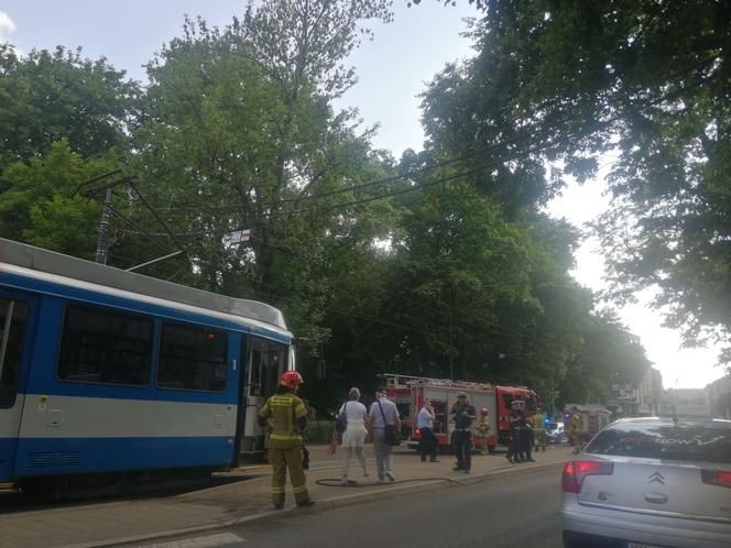 Kobieta wpadła pod tramwaj. Dramatyczny wypadek w centrum Krakowa