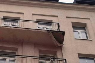 Fragment balkonu oderwał się na Pradze