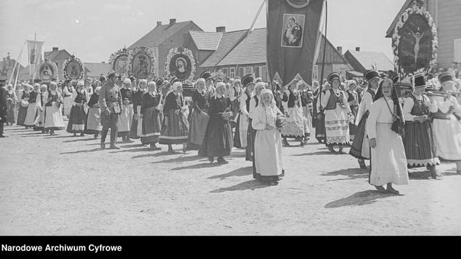 Boże Ciało w przedwojennej Polsce. Zobacz, jak kiedyś obchodzono Boże Ciało [ARCHIWALNE ZDJĘCIA]