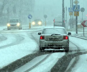 Śnieg i gołoledź na drogach. Kierowcy muszą uważać [Prognoza IMGW na 29.01.2023]