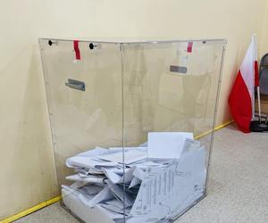 Wybory 2023. Sprawdź, ile osób pojawiło się w łódzkich lokalach wyborczych