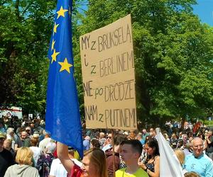 Manifestacja 4 czerwca na placu Solidarności w Szczecinie