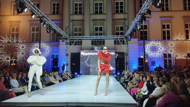 RADOM FASHION SHOW