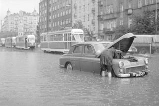 Jak wyglądała zalana stolica w 1968? Te zdjęcia robią wrażenie! [FOTO]