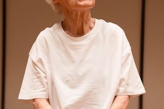 Ma 102 lata i uczy jogi! Jej nazwisko zwraca uwagę Polaków