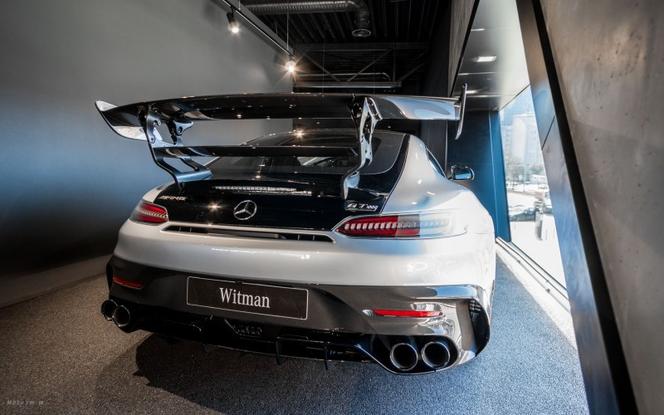 Mercedes-AMG GT Black Series w AMG Brand Center