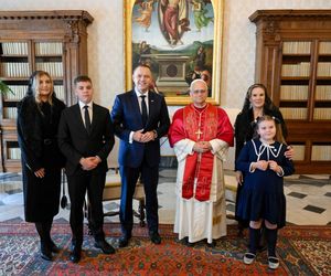 Marta Nawrocka w czarnej koronkowej mantylce. To zasady nawiązujące do czasów biblijnych