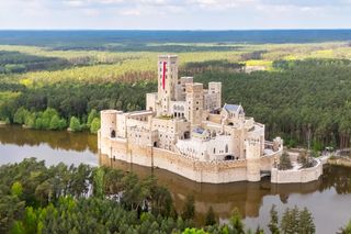 Zamek w Stobnicy, ekskluzywny apartamentowiec i raj dla milionerów