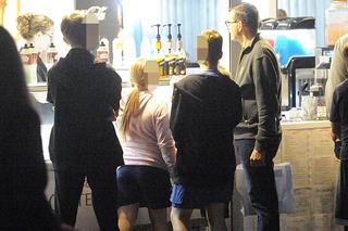 Rodzina Morawieckich przyłapana na skromnych wakacjach. Żona premiera wskoczyła w kostium kąpielowy