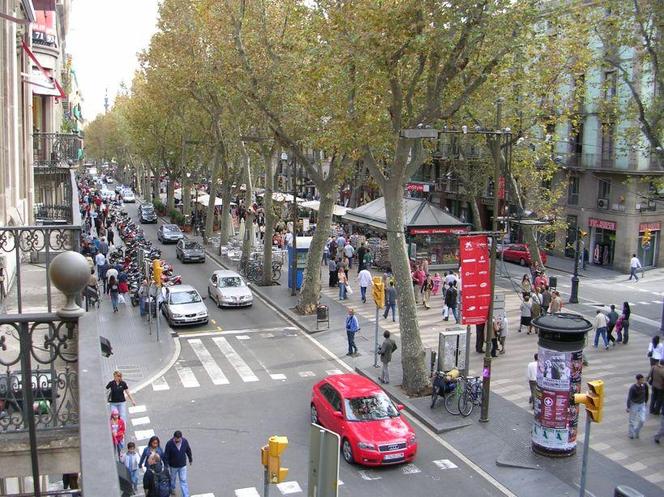 3. Ulica La Rambla w centrum Barcelony