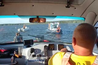 Ojciec zabrał syna na żaglówkę. Łódź się przerwóciła. Wiało tak, że nawet WOPR-owcy mieli problem