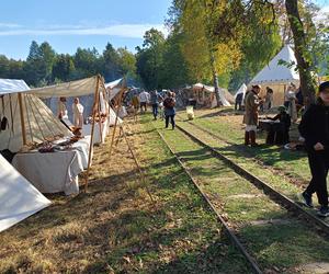 Odbywający się w Mrozach Festyn Archeologiczny to wydarzenie, które z roku na rok przyciąga coraz więcej umieszkańców regionu i turystów