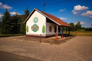 To najpiękniejsza wieś w Małopolsce według AI. Jej ozdobą się malowane domy