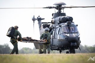 Węgierskie H225M w komplecie