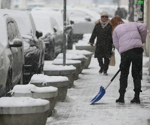 Wielka śnieżyca w Warszawie. Kiedy przestanie sypać? Zaskakująca prognoza