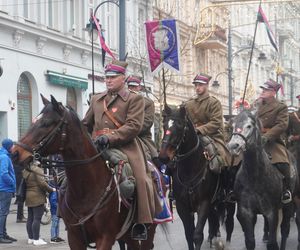 Wielka Szarża w centrum Łodzi. Oddziały konne przeszły przez Piotrkowską