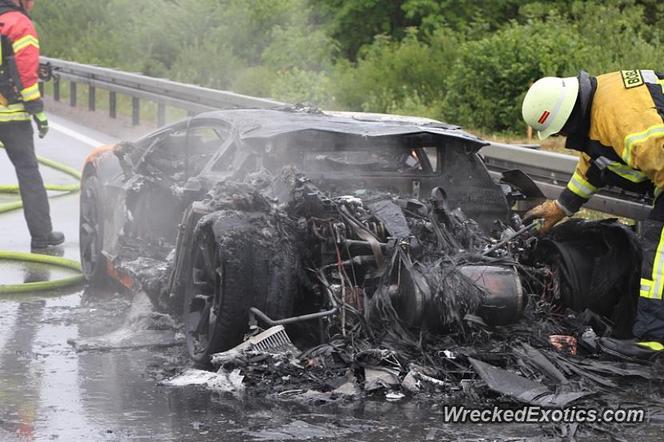 Lamborghini Aventador warte milion spłonęło na autostradzie