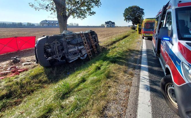 Dramatyczny wypadek busa w Bielinach. Jechali nim piłkarze