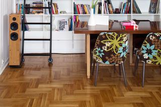 Podłogi drewniane – poznaj rodzaje posadzek z drewna oraz sposoby ich układania