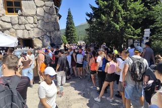 Najazd turystów na Tatry. Popularne szlaki przeżywają prawdziwe oblężenie