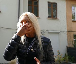 Bandzior napadł panią Natalię i zaczął ją dusić. Kobieta pogoniła drania