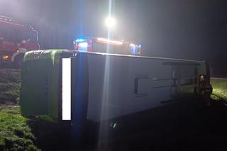 Wypadek na trasie krajowej koło Buska-Zdroju. Przewrócił się autokar przewożący obywateli Ukrainy