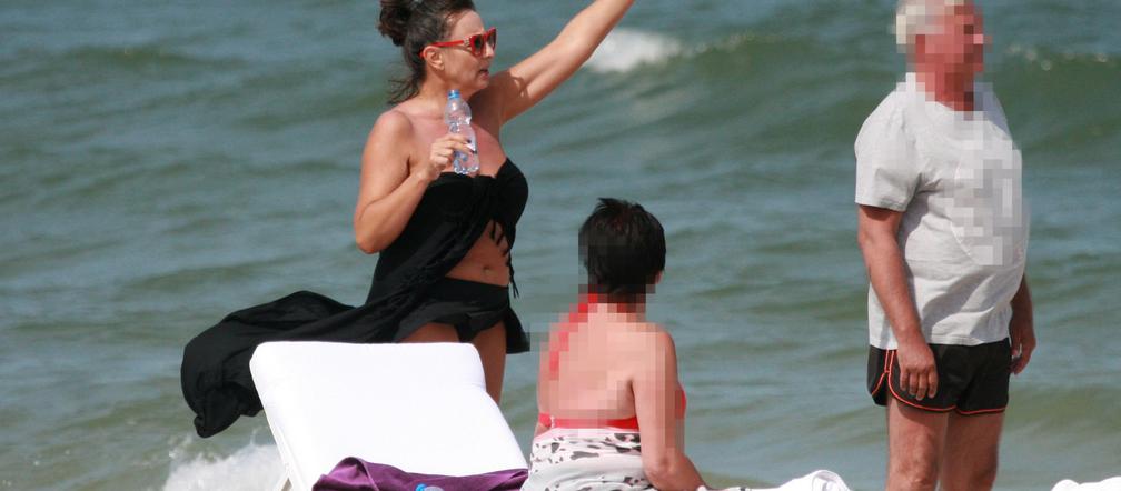 Anna Korcz na plaży na Bałtykiem