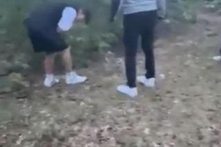 Wstrząsające wideo z Legionowa. Pastwili się nad równieśnikiem i to nagrywali