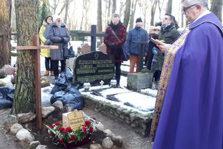 Pogrzeb Ireny Dziedzic. Ikona TVP spoczęła na cmentarzu leśnym [ZDJĘCIA i WIDEO]