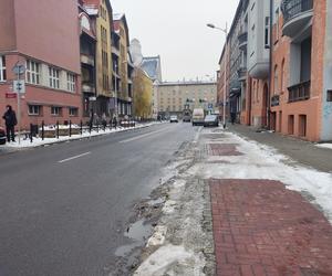 Parkowanie w Katowicach: Studenci UE nie zawalają już parkingów