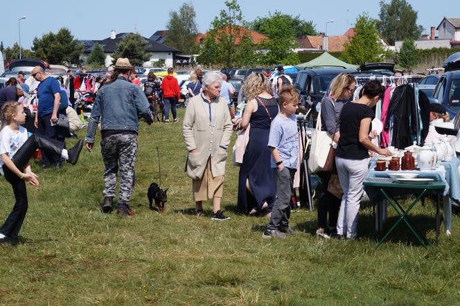 Pchli targ, czyli wyprzedaż garażowa w podbydgoskich Przyłękach [ZDJĘCIA]