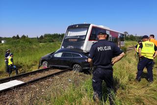 Tragiczny wypadek na przejeździe kolejowym w Krzycku. Pociąg uderzył w samochód