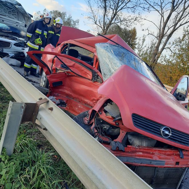 Tragiczny wypadek w miejscowości Wzdół Kolonia. Nie żyją dwie osoby, kolejne dwie są ranne