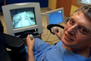 To była przełomowa operacja profesora Religi. Pacjent z nowy sercem żył jeszcze 30 lat