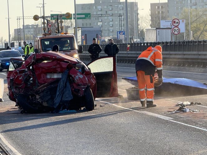 Tragiczny wypadek na S8 w Warszawie. Jedna osoba nie żyje, duże utrudnienia!