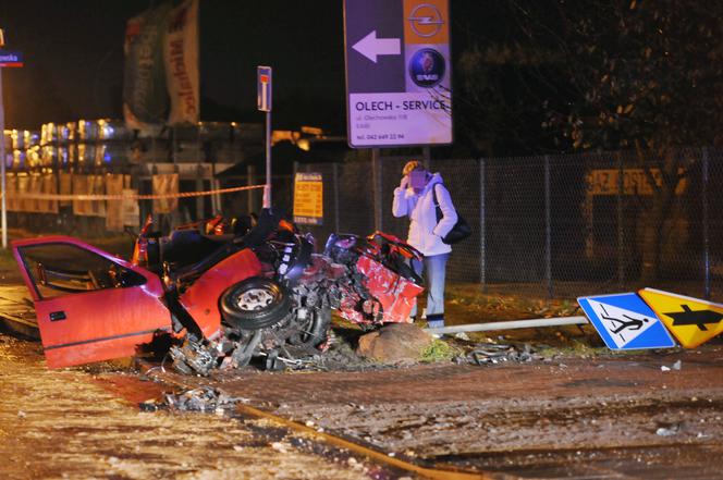 Łódź: Tragiczny wypadek - matka i syn nie żyją. Suzuki zderzyło się z tirem