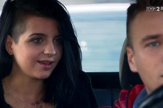 Barwy szczęścia odc. 2042. Patryk (Konrad Skolimowski), klientka taxi (Milena Kolaj)