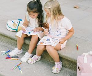 Czas skompletować wyprawkę szkolną! Te rzeczy są niezbędne w plecaku małego ucznia 