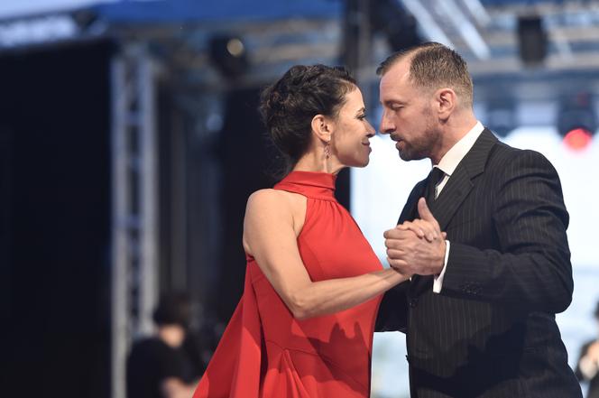 Anna Iberszer i Piotr Woźniak tańczą tango na 90-leciu Juraty i pokazie Doroty Goldpoint