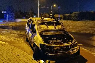 Tychy: Pożar samochodu na rondzie