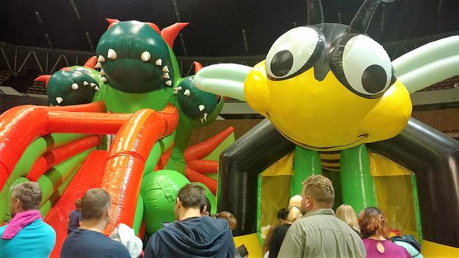 Krwiożercze rośliny opanowały katowicki Spodek! Trwa Festiwal Roślin Owadożernych [ZDJĘCIA, AUDIO]